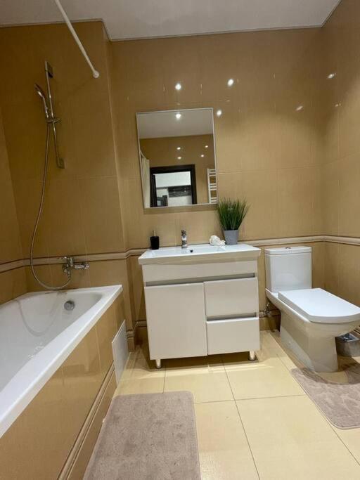 Sky House Premium Apartment In City Center Chişinău Esterno foto